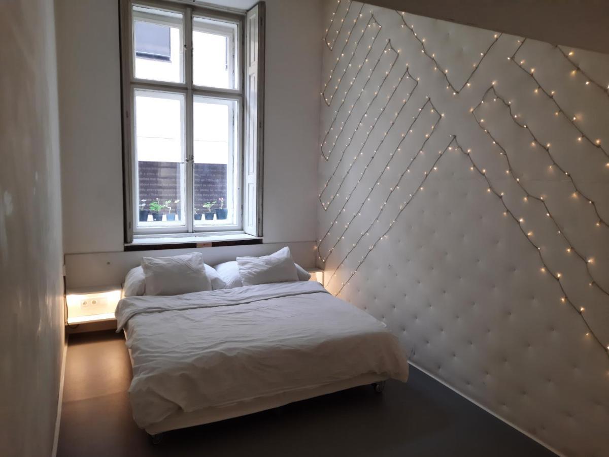 Downtown Prague Minimalistic Room In Flatshare Extérieur photo