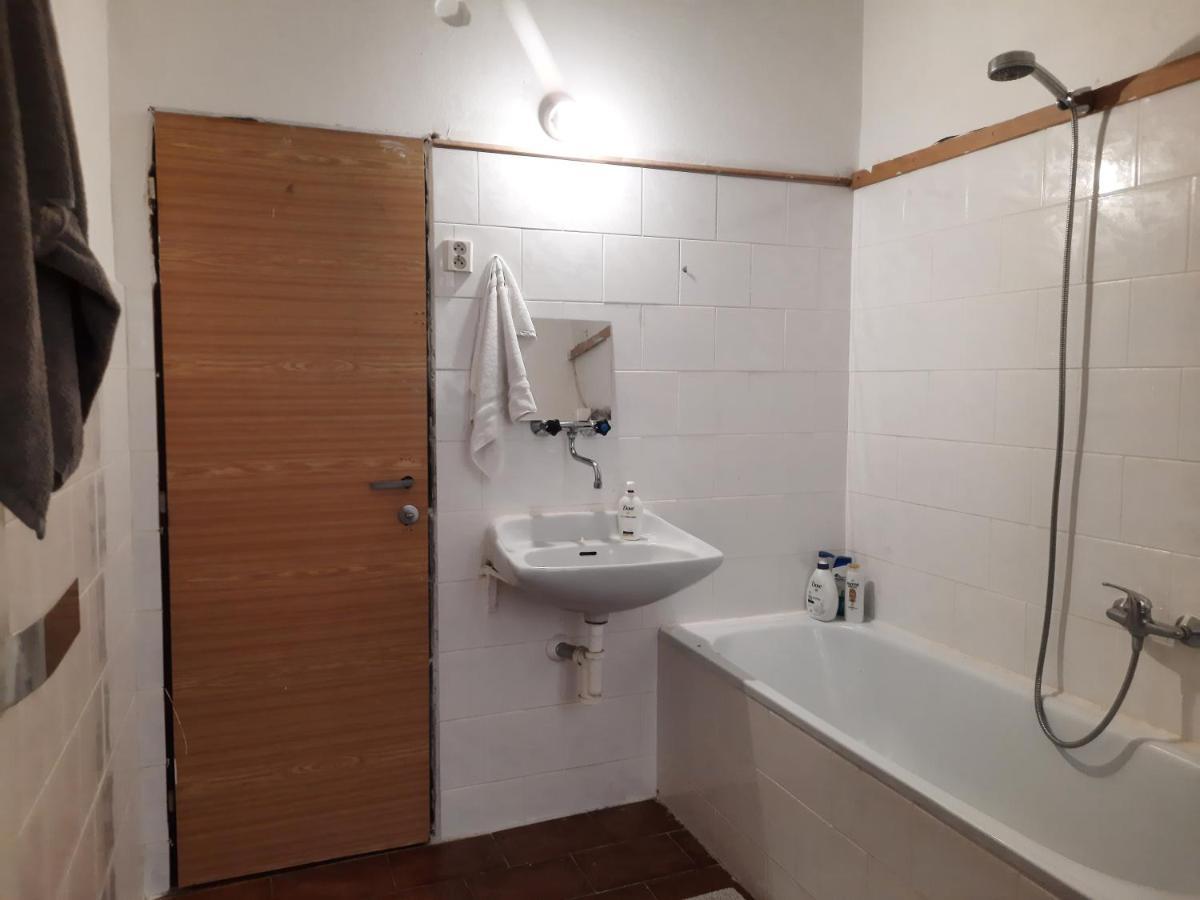 Downtown Prague Minimalistic Room In Flatshare Extérieur photo