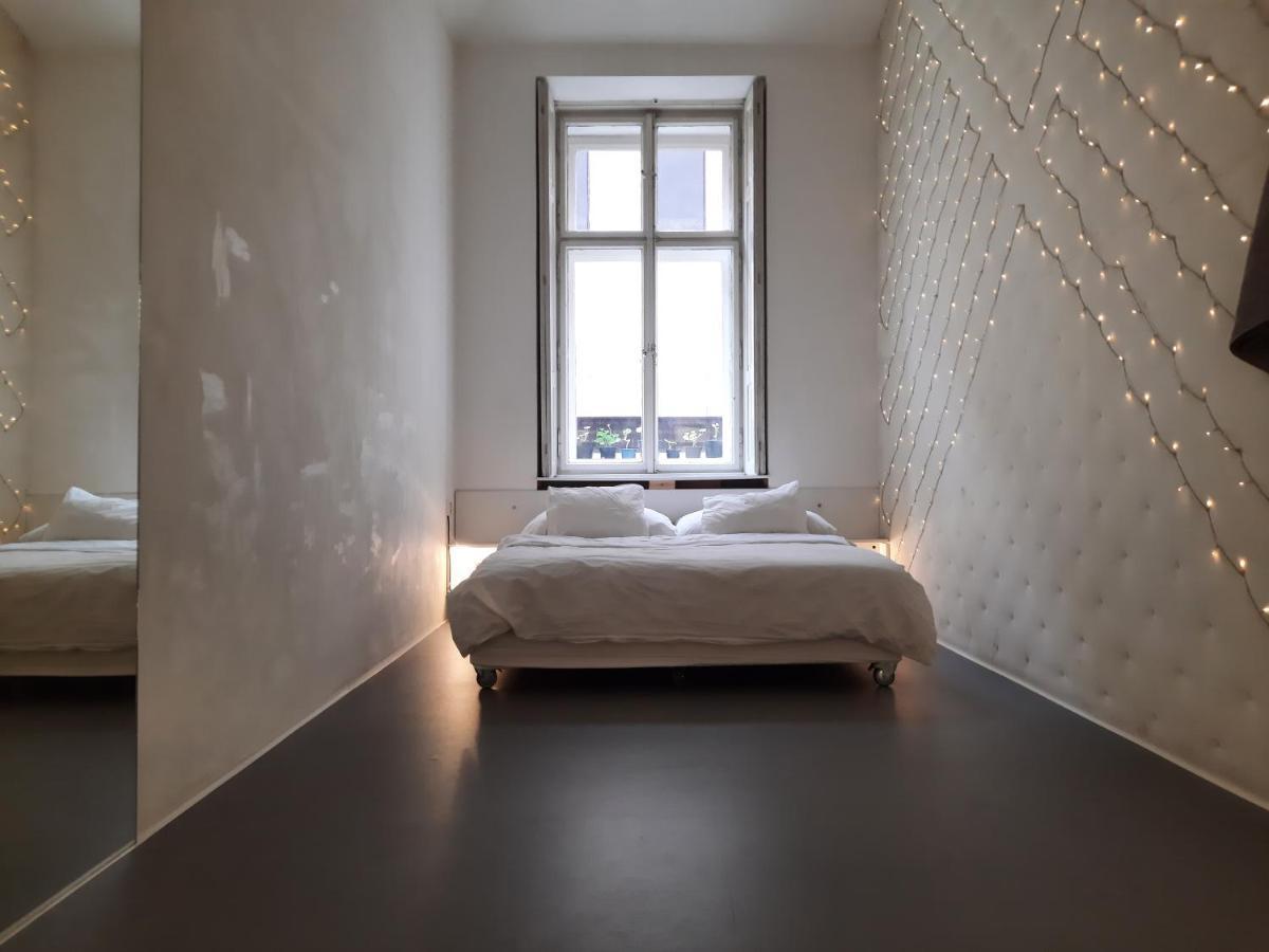 Downtown Prague Minimalistic Room In Flatshare Extérieur photo