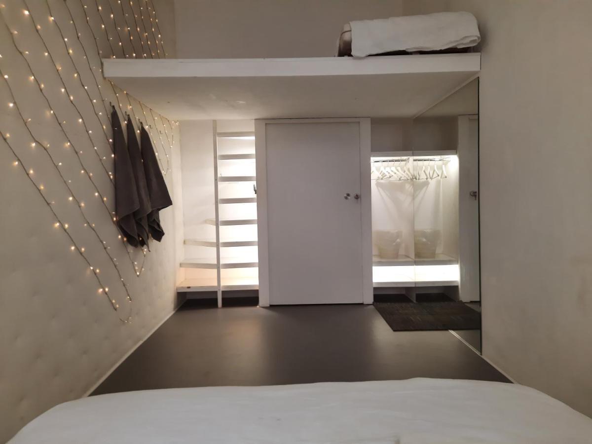 Downtown Prague Minimalistic Room In Flatshare Extérieur photo