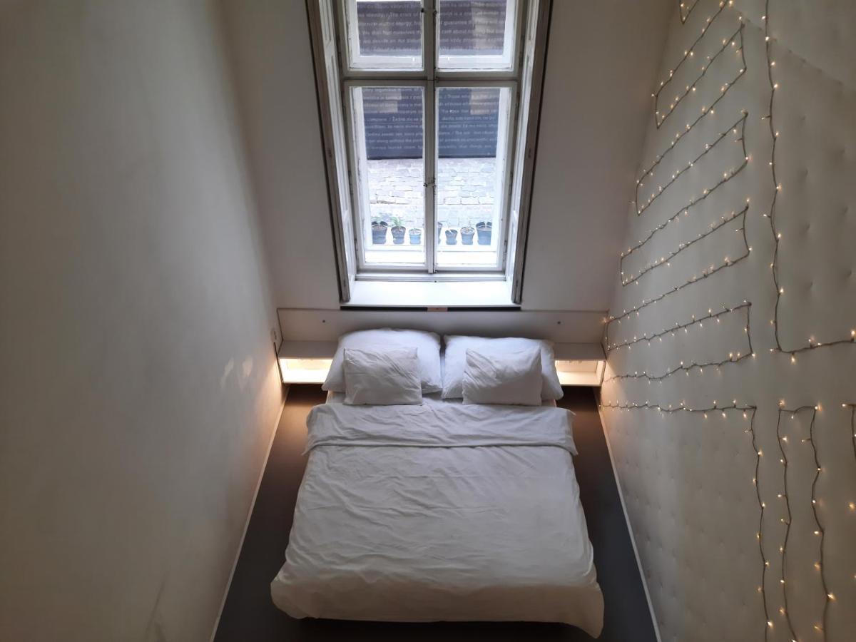 Downtown Prague Minimalistic Room In Flatshare Extérieur photo