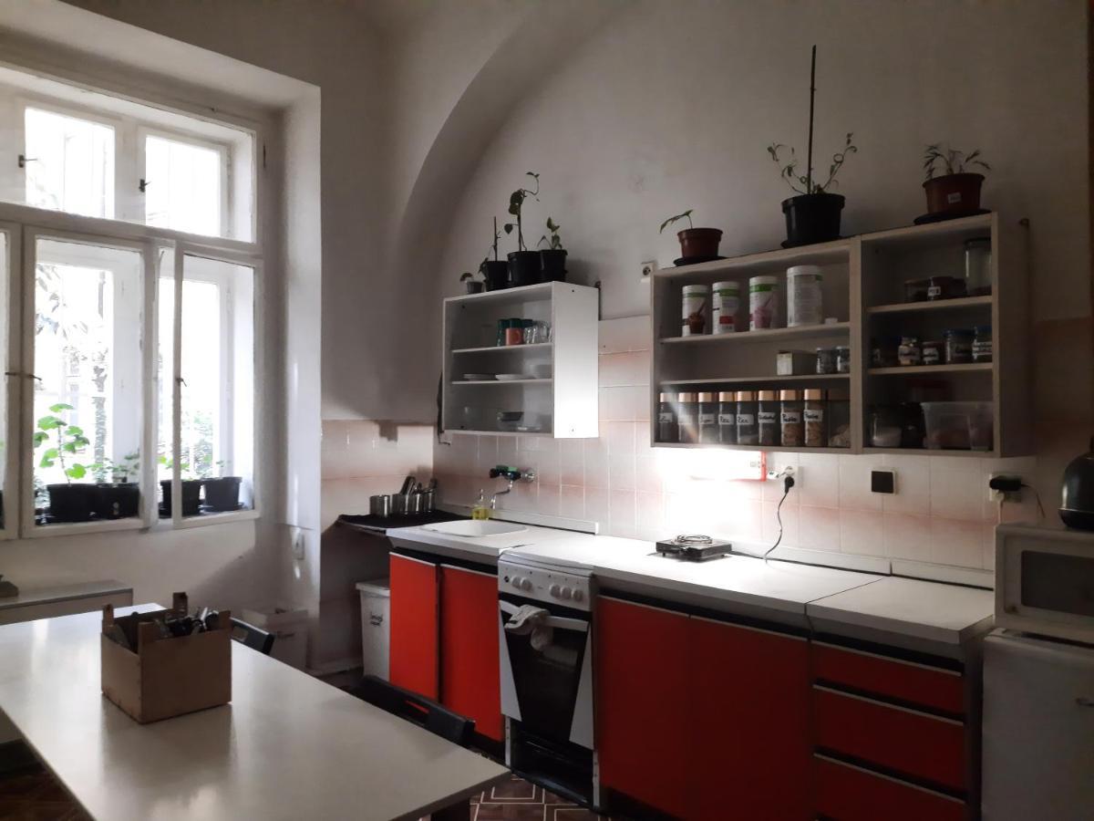 Downtown Prague Minimalistic Room In Flatshare Extérieur photo