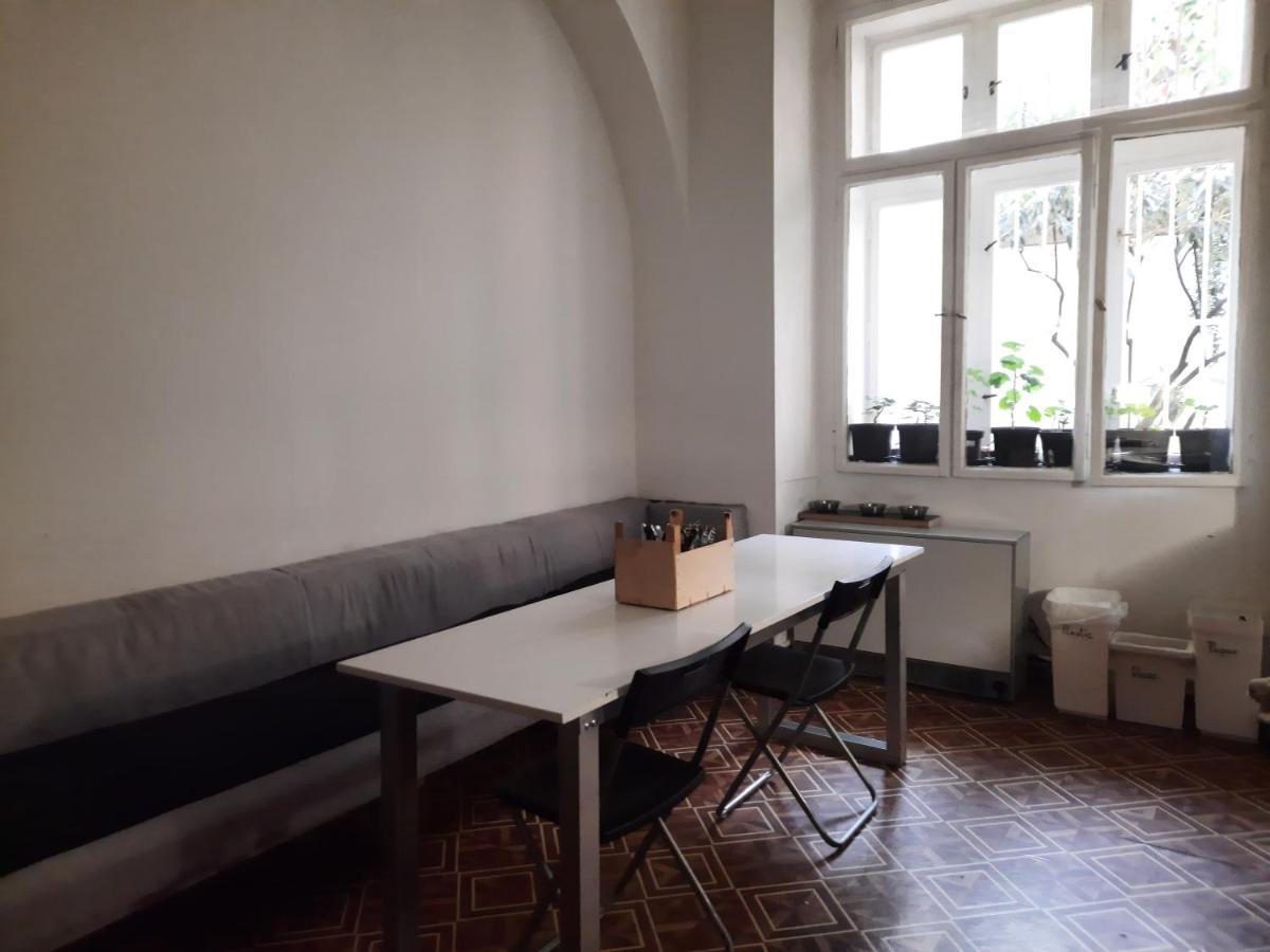 Downtown Prague Minimalistic Room In Flatshare Extérieur photo
