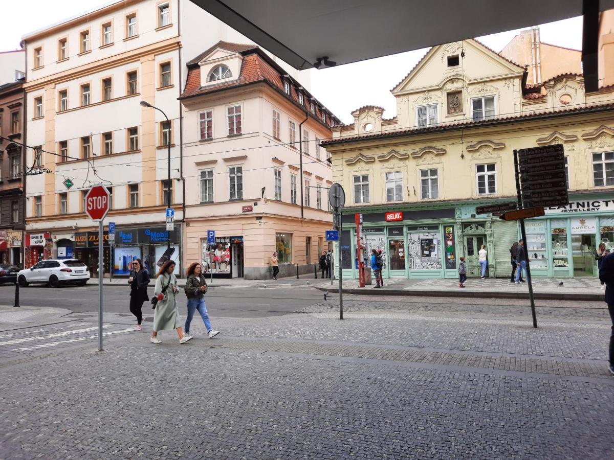 Downtown Prague Minimalistic Room In Flatshare Extérieur photo